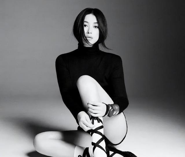 朱珠又登时尚杂志啦！真是咋咋都美！