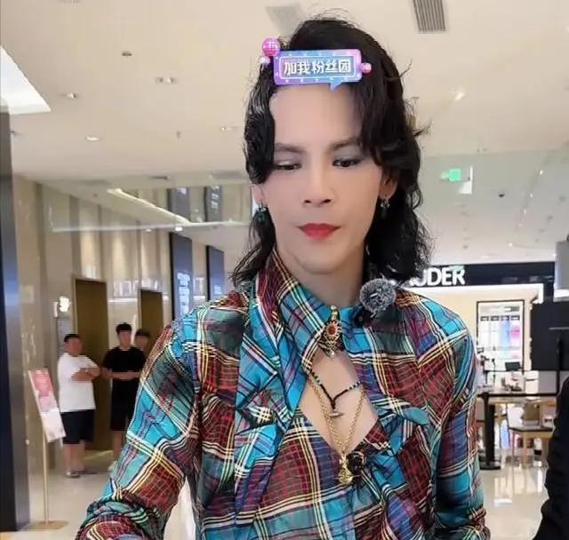 早有预料!向佐与郭碧婷同框,夫妻秒变闺蜜,比郭碧婷还妖娆妩媚