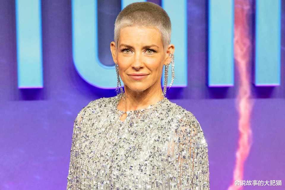 “黄蜂女”伊万杰琳·莉莉宣布退出演艺圈