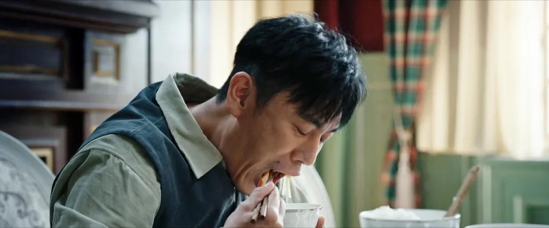 吃得越狠演技越稳!36岁刘亦菲“干饭”,让多少女演员无地自容