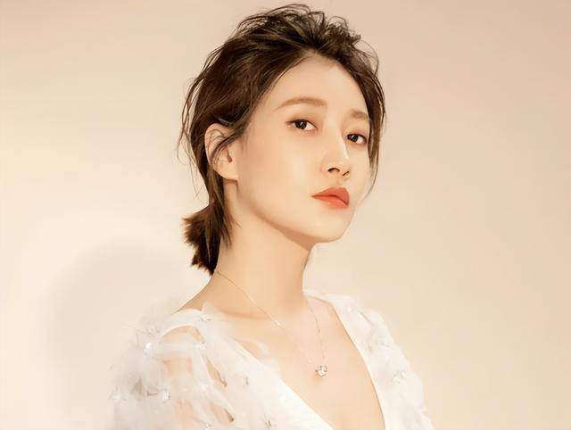 啜妮:父亲是一级演员,她却被陈道明赏识,如今她过的还好吗?