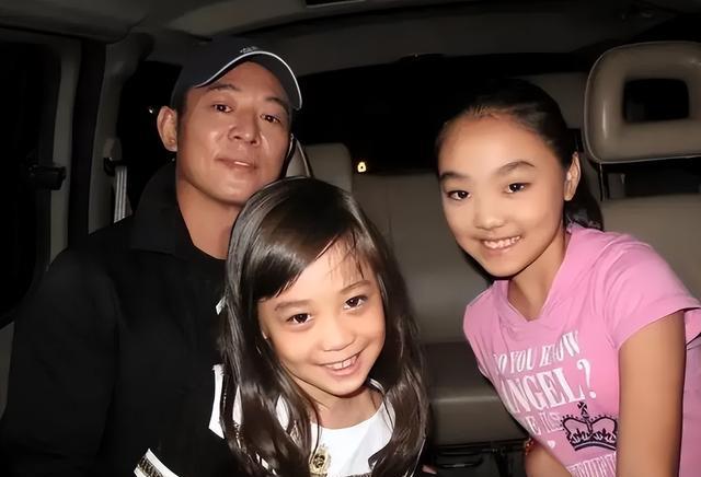 李连杰自食恶果,62岁利智衰老似老太,63岁前妻反而风采犹存!