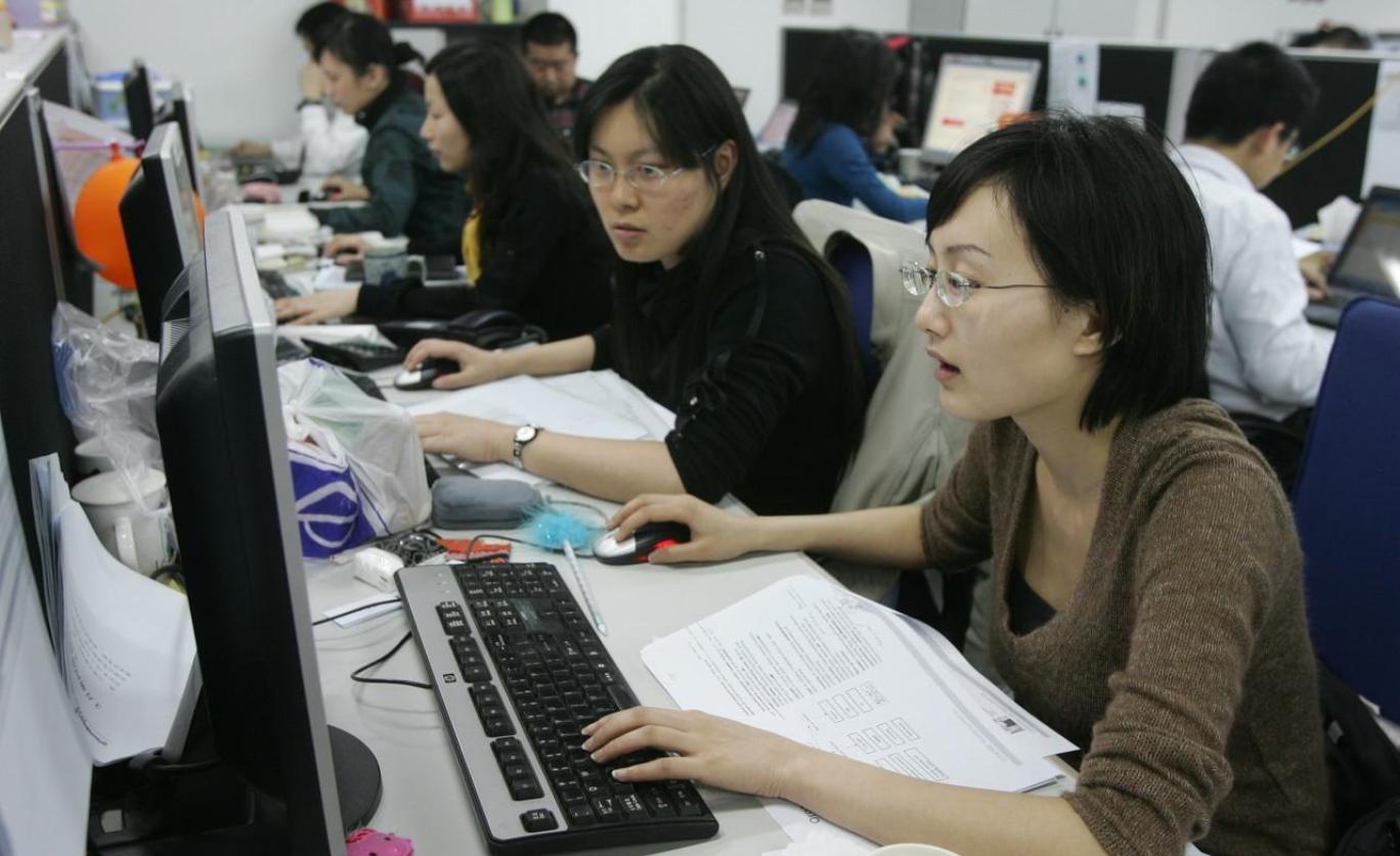 加班3周赶项目进度，公司奖励我3000元，隔天老板竟把我开除了