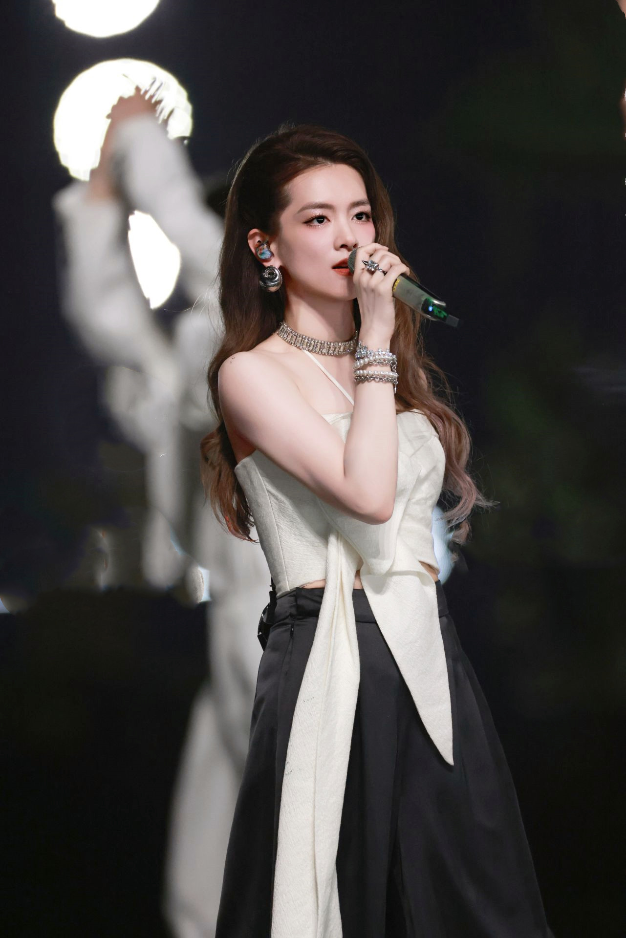 《乘风2024》：12位姐姐成团出道，有人被吐槽，有人意难平