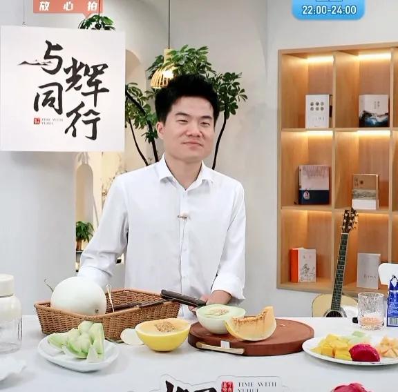 董宇辉,被问“为何见到偶像后,如此淡定?”网友:这回答,实诚