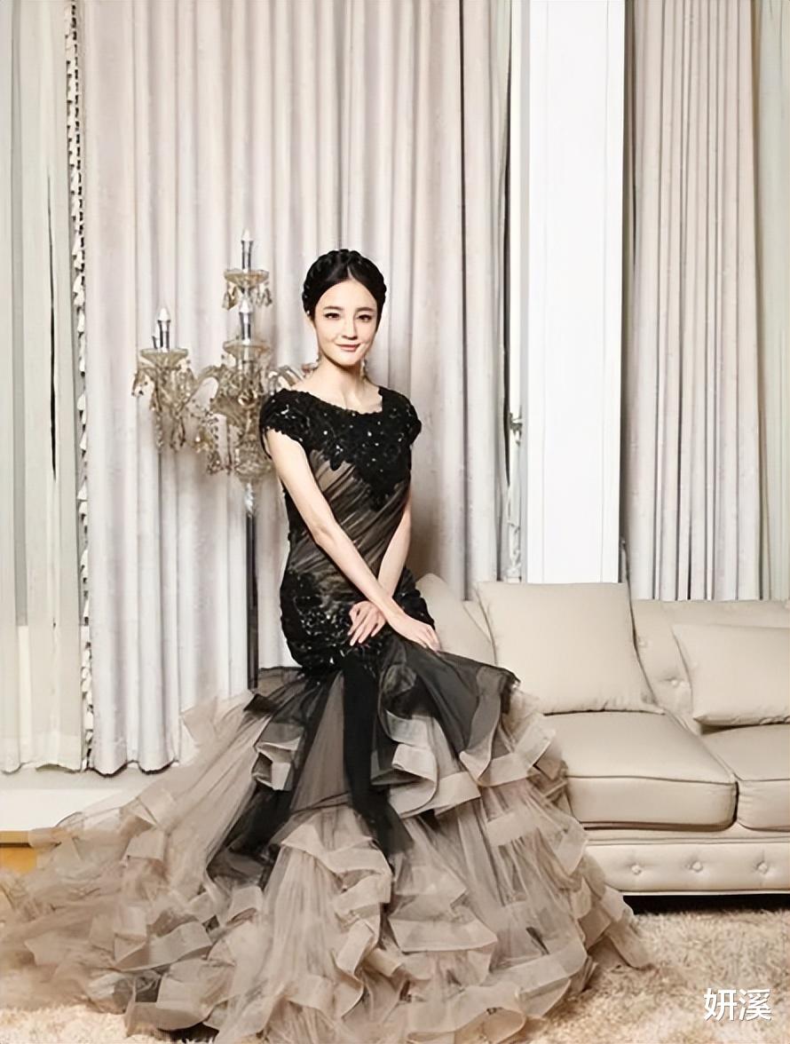 女演员刘雨欣家中遭窃，几十年奋斗家当被清空，损失高达几千万