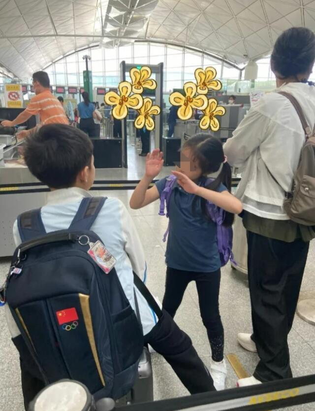 郭晶晶携家人云南骑行!霍震霆骑车超快,郭妈妈携5岁外孙女走路