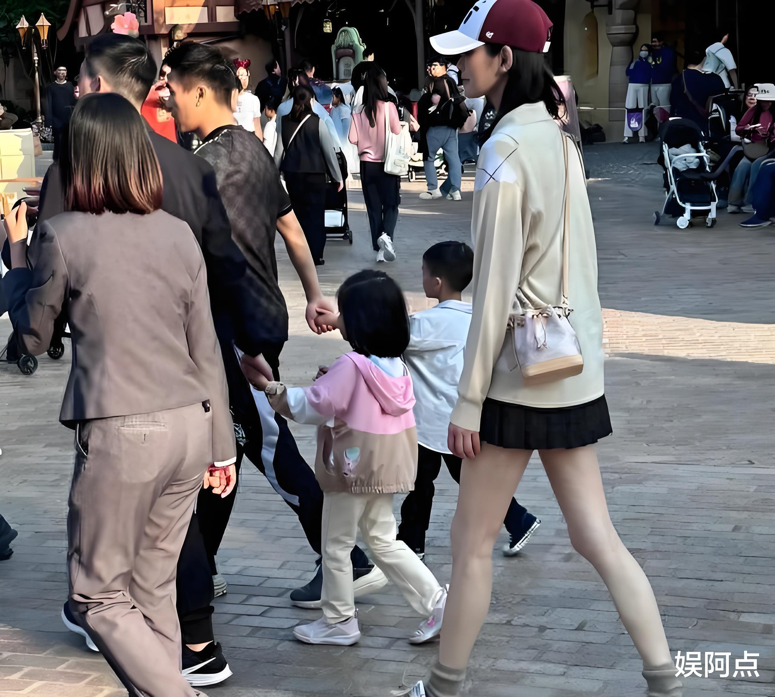 奚梦瑶六一节送女儿爱马仕包包，3岁Romee小小年纪拥有奢华衣帽间