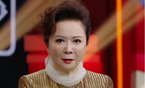 原来他就是蔡明儿子!隐瞒37年不暴露,究竟是何方神圣