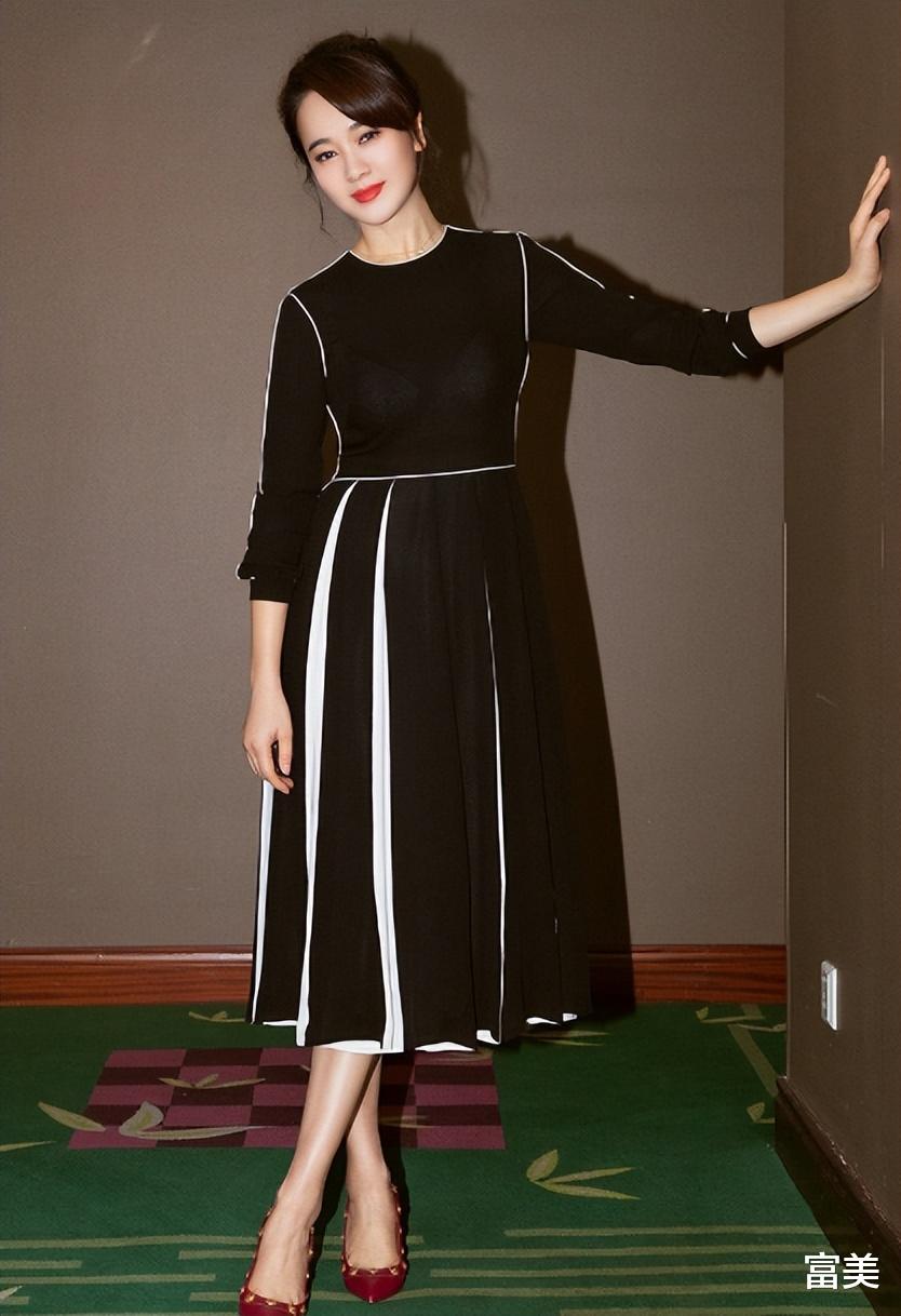 那鸟不知他是一只鸡,那马不知道他是一头驴,用在左小青很恰当