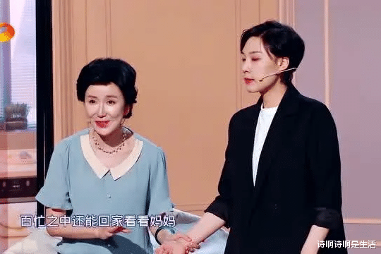 靠导演男友给饭吃？再看59岁吴君如的处境，海清的话终于得到验证