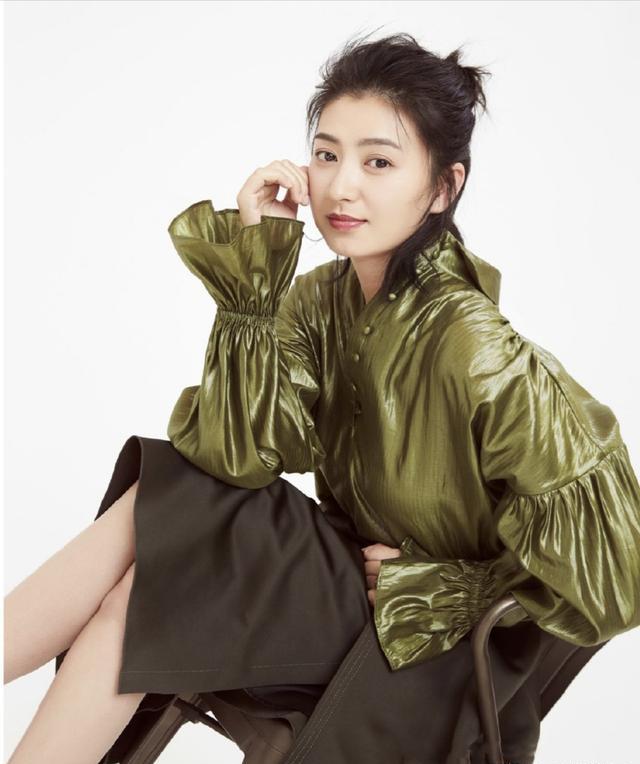 演员斓曦:戏火人不红!从不炒作绯闻,看看老公是谁就明白了