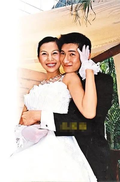 蔡少芬:17岁替母还债跟刘銮雄6年,恋吴奇隆3年,为何下嫁张晋?