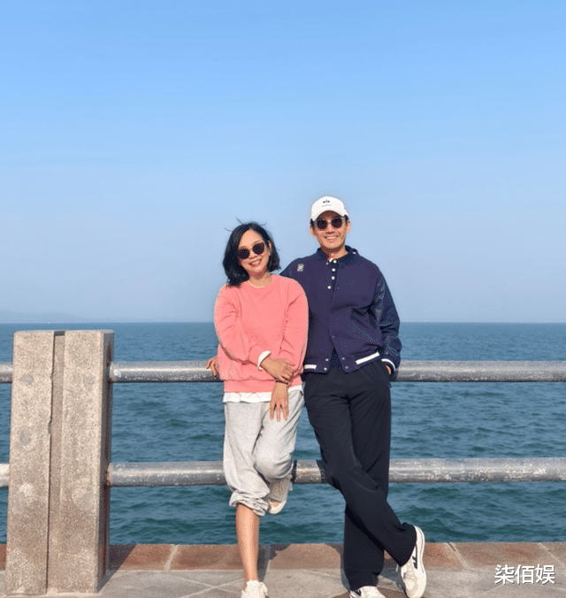 陈松伶为老公庆生,张铎生图好显老,看着与大8岁妻子像同龄人