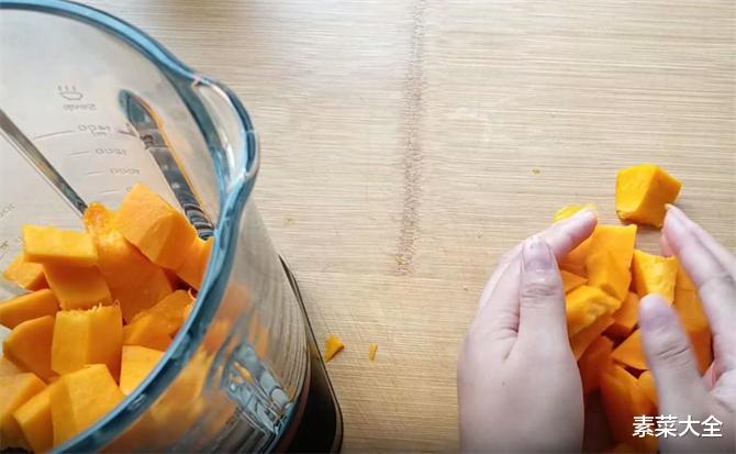 一碗大米，半个南瓜，不用一滴水，3分钟一张大饼出锅，香甜软糯