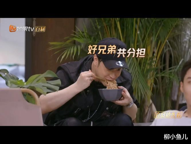 174cm潘玮柏体重飙至200斤,晒19岁帅照被调侃:兄弟,回不去了!