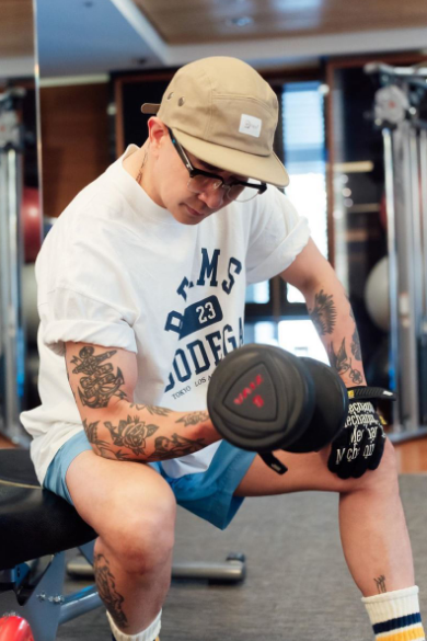 汪小菲台北开劳斯莱斯 具俊晔骑铁马 网友：故意刺激大S