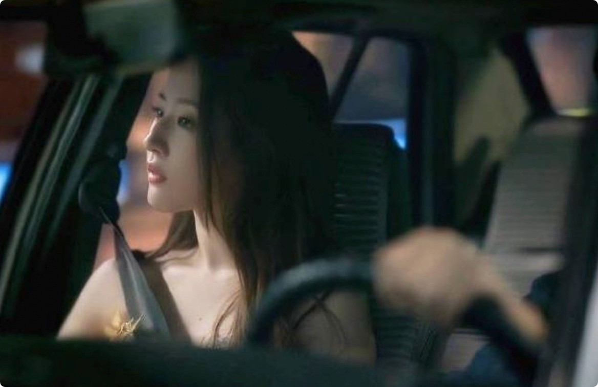 刘亦菲不叫美!看了“黄亦玫”原型的美照,才知道什么叫天生尤物