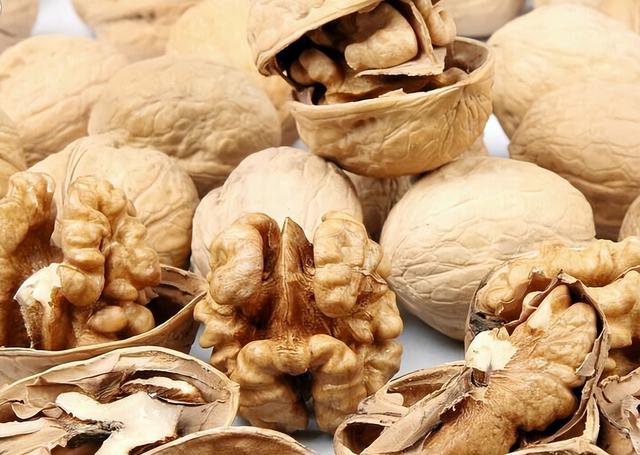 春天女人想皮肤好，这6种食物要常吃，补充营养，肌肤水嫩显年轻