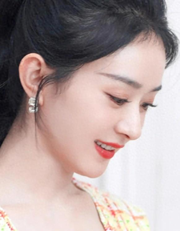 离婚3年后,37岁赵丽颖深夜发文,高调公布喜讯,终于等到这一天