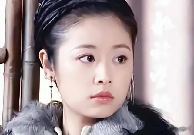 林心如晒女儿拍摄照片,双手捧脸爱意满满,48岁素颜超耐打