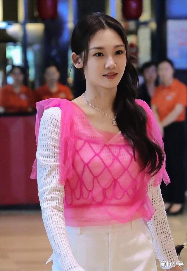 周深缺席《跑男12》第二轮录制,飞行嘉宾航班延误,救场女星空降