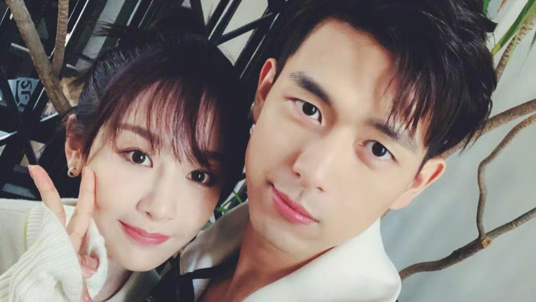 李现迎33岁生日，杨紫晒照为其庆生，连续六年未曾间断感情超好