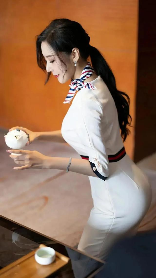 写真丨王馨瑶空姐制服白丝