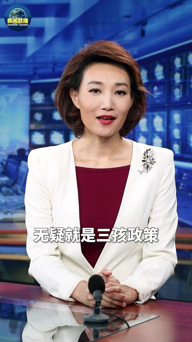 央视主持人李梓萌竟戴假发工作20年,摘下假发后网友都惊呆了!