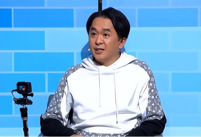 三女共侍一夫,每人每月还有50万工资拿,57岁又被爆出“四奶”?