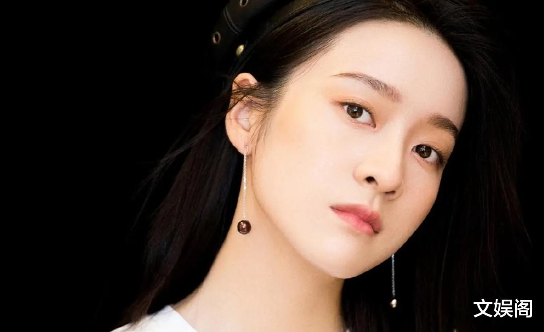 6岁就被导演选中,从当红小花旦跌落神坛,被感情耽误太可惜