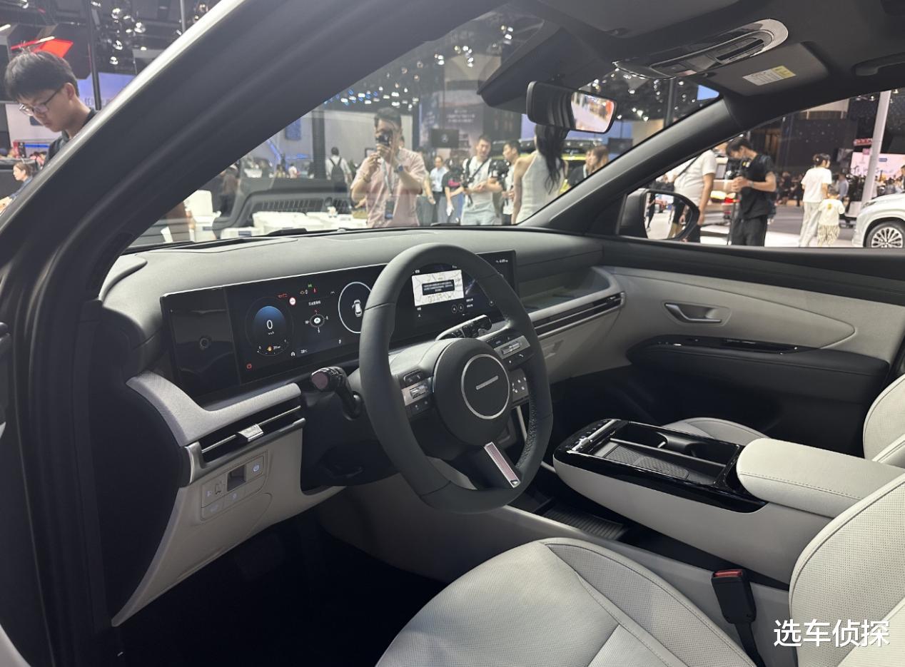 2025款现代途胜L,标配8AT变速箱,纯油混动可选,HTRAC四驱