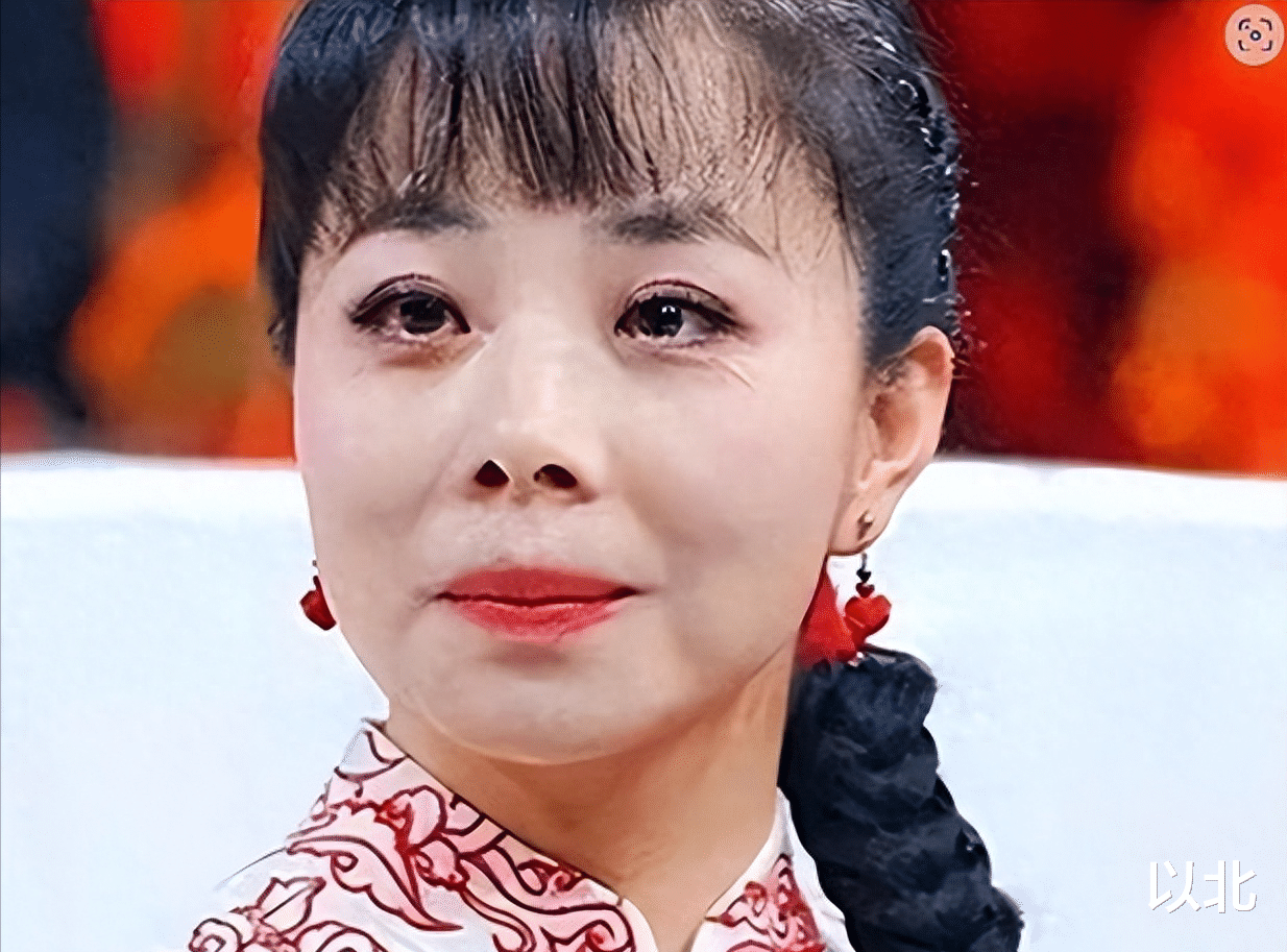 原来一直在伪装？草根歌手王二妮人设是真是假，瞒了观众好多年