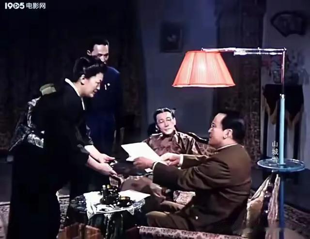 原来电影里的这三个人,现实里面是一家三口,演技太精湛了