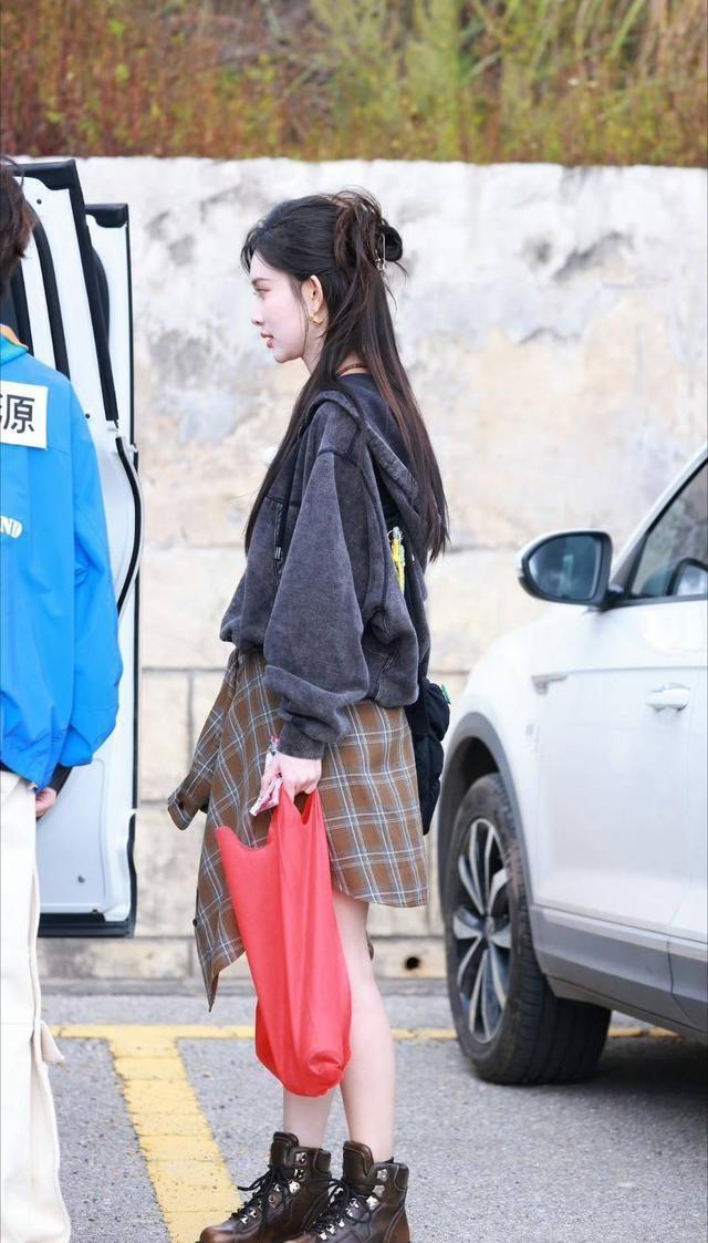 《奔跑吧》女星生图,孟子义的腿,白鹿的脸,都不及瘦的沙溢吸睛