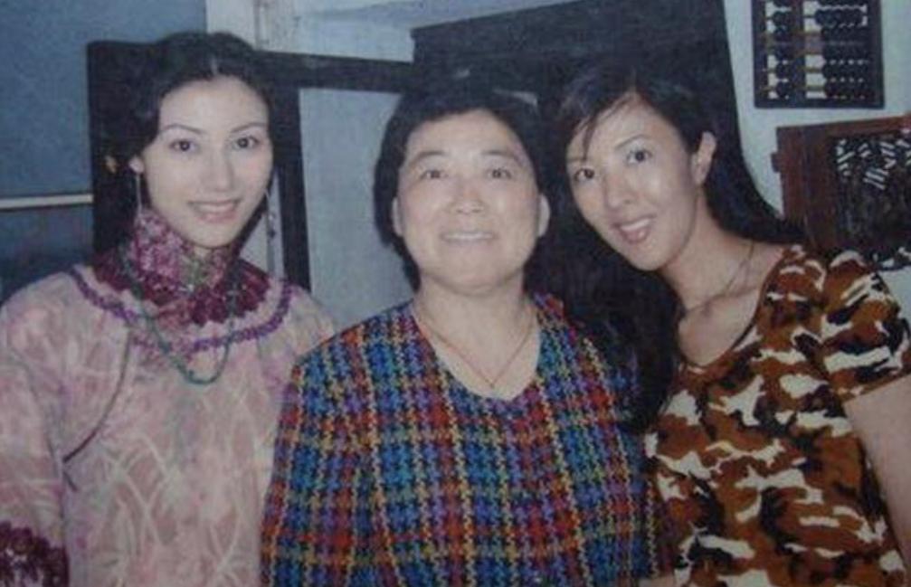 上帝给了她美貌却没给她审美,李嘉欣又美又“壕”,衣品却没眼看