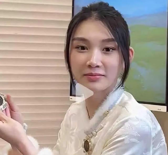 炸裂!黄圣依没有痣,有痣的是杨子深夜视频的内衣美女“黄圣二”