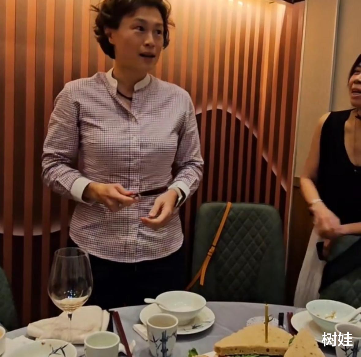 名媛赵式芝庆祝45岁生日,女友现身两人搭肩合照,廖碧儿在场庆祝