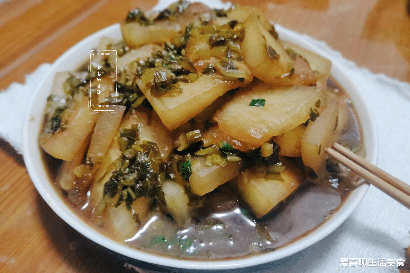 夏天这菜敞开吃，2块一斤的菜王，加点酸菜一起焖，酸爽开胃软糯多汁真好吃！