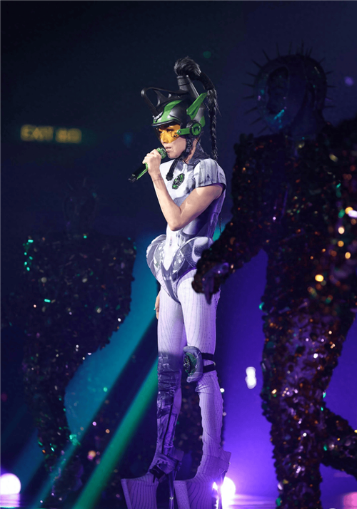 郑秀文香港演唱会:16套国际名师打造的另类怪异造型解析