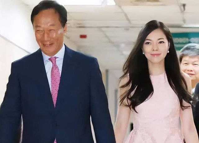 挤走刘嘉玲和林志玲，6年连生3胎稳坐正宫的她，才是真正的有手段