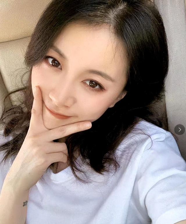 李嘉格:好声音没夺冠,但嫁给了爱奇艺总裁,如今已成了人生赢家