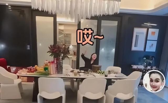 赵本山女儿晒新家，8室5厅7卫上千平，比酒店还豪华