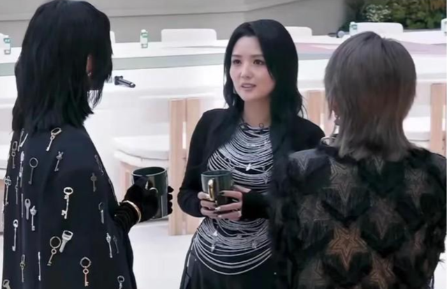 过气女明星窘况：街边卖唱，卑微求工作！都是自己作的！