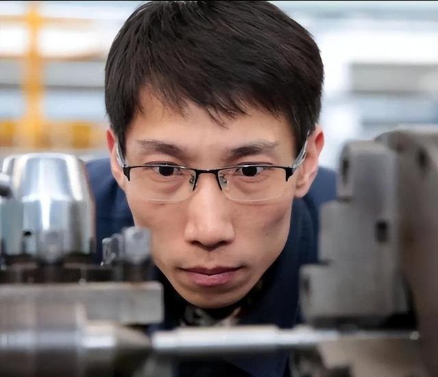 西方航空发动机绝密技术，被一初中学历小伙攻克，国家重奖800万