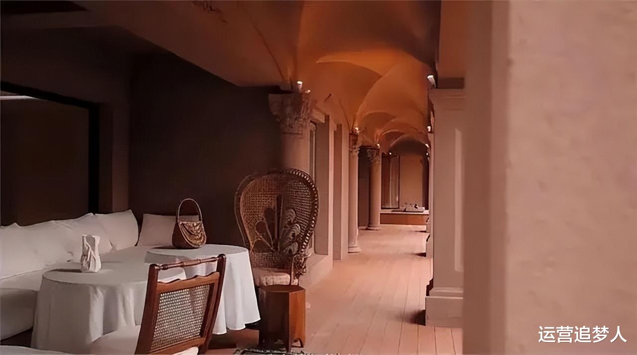 霍思燕三千平新家豪宅曝光,宠物竟是珍稀孔雀?惊人身材引关注!