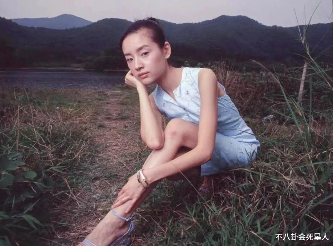 44岁董洁与49岁周迅同框,天然脸与医美脸区别一目了然