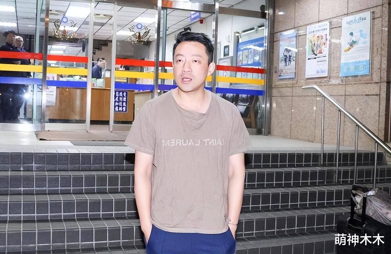 大S生活彻底崩塌?汪小菲带走保姆开除司机,孩子上学无人接送