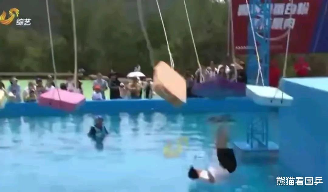 陈梦录制2025年新春节目,中国红绝美,方博再次挑战快乐向前冲!