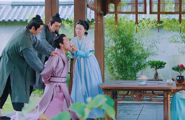 终于有剧把塞嘴的那块布吐出来了，观众直呼过瘾